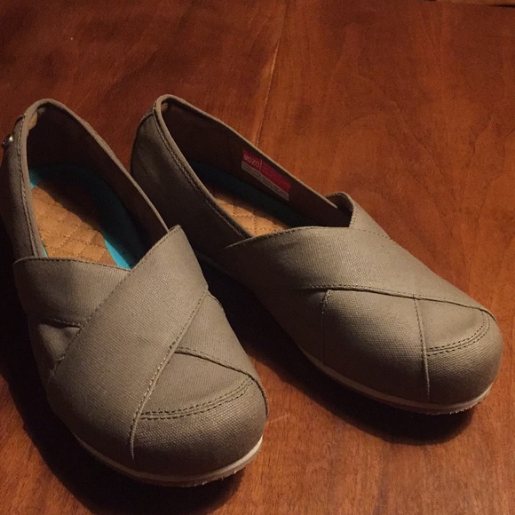 NWOB Mozo 9/8.5 Brown Slip-on Shoes - Picture 1 of 6